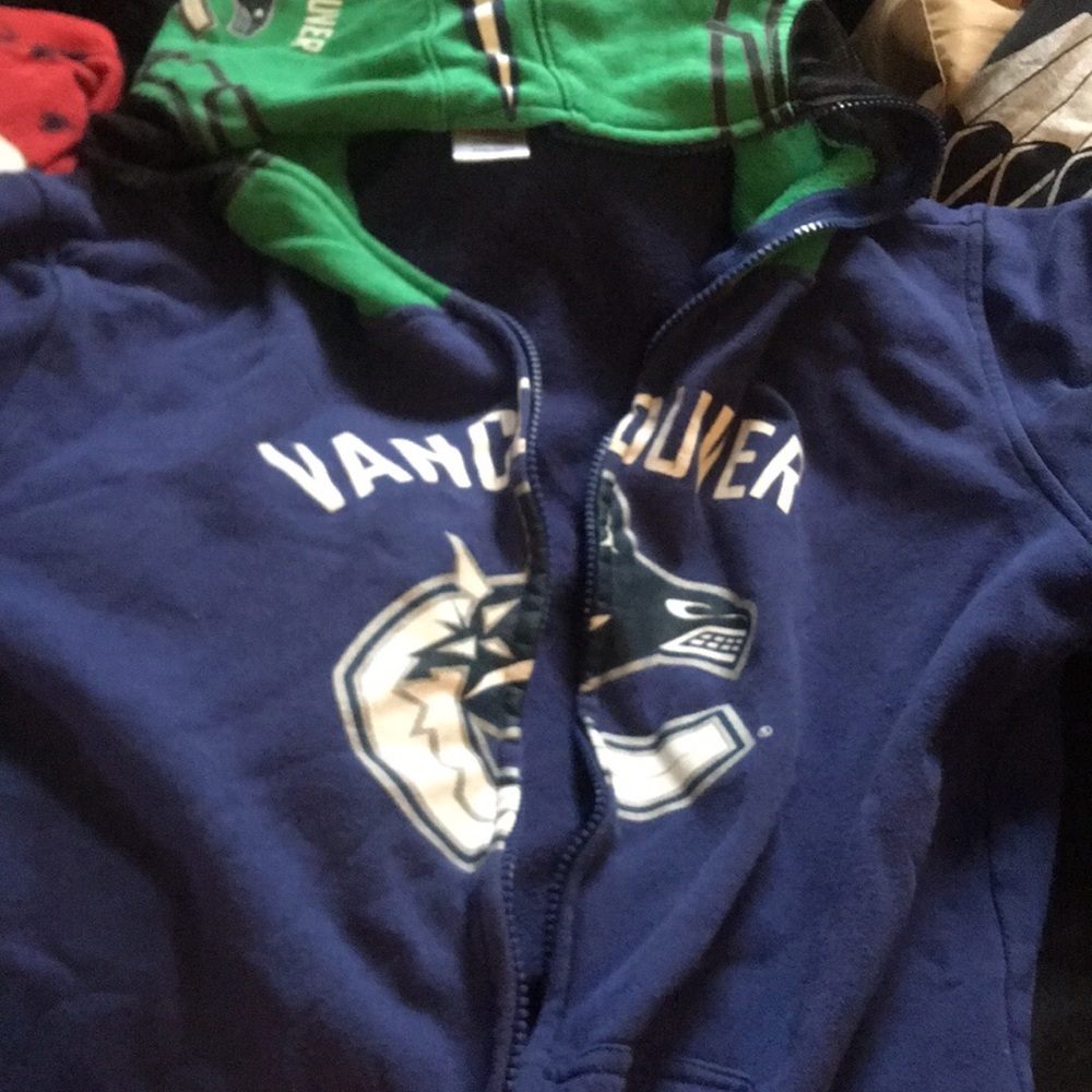 Canucks hoodie
